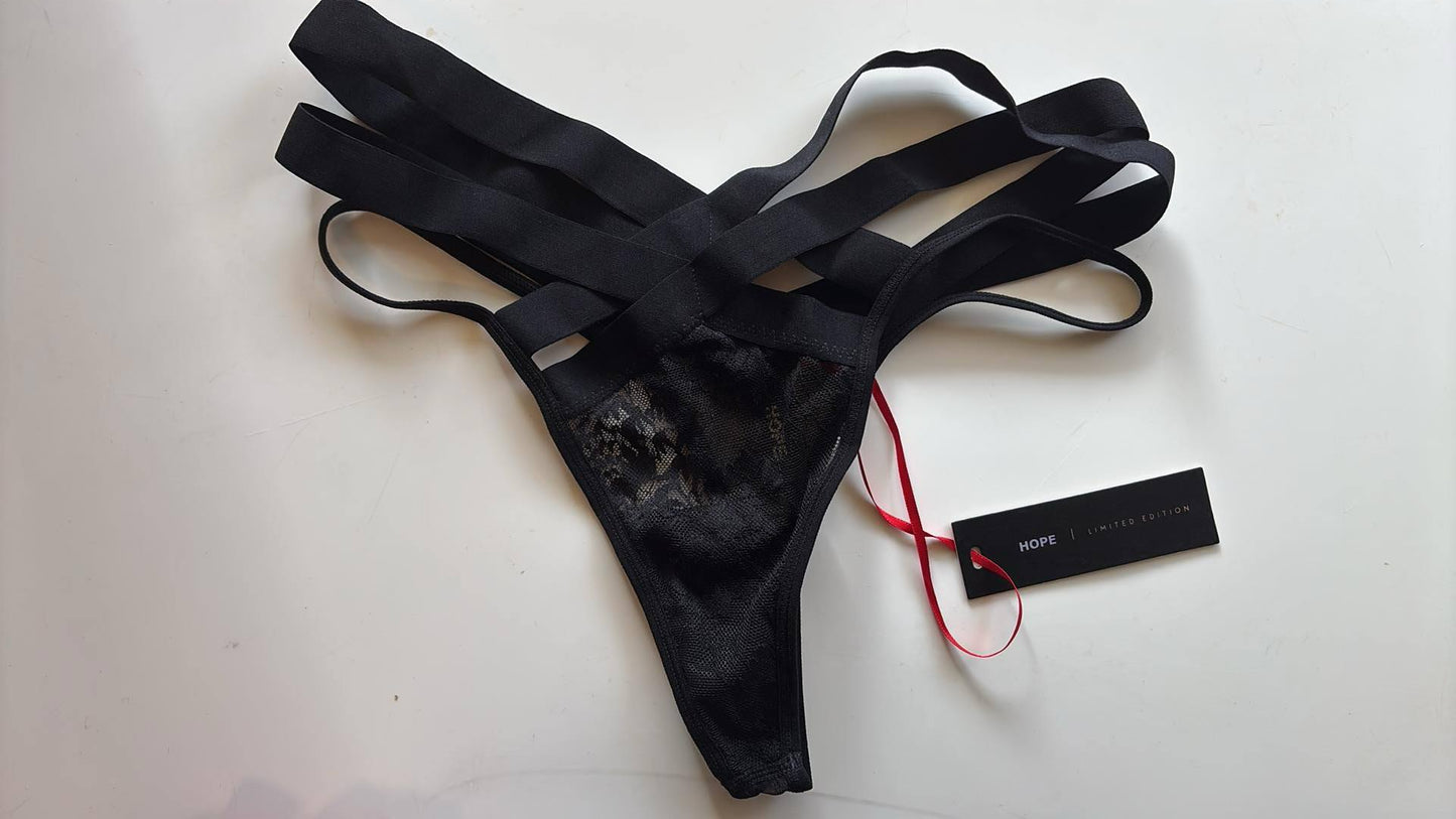 Calcinha Fio Renda Strap Preta
