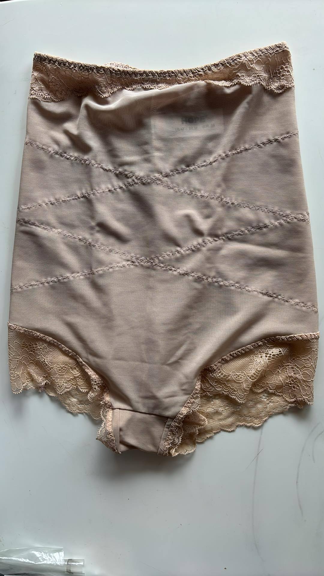 Calcinha Modeladora com Renda